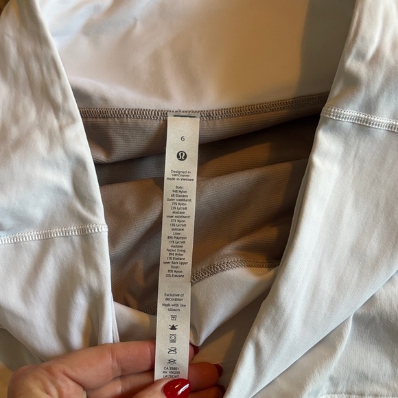 Lululemon Speed Up High Rise White Shorts size 6 - Picture 2 of 4